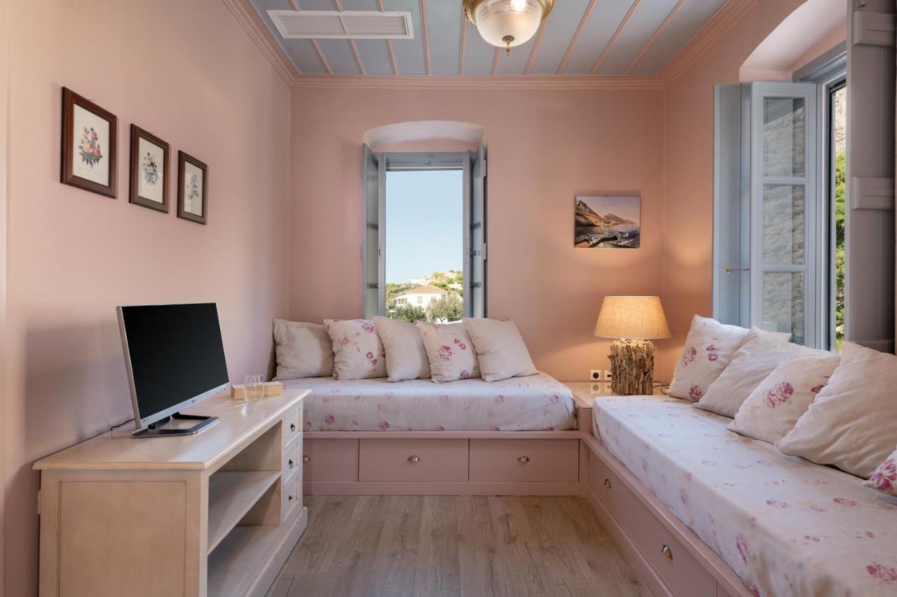Four Seasons Hydra Luxury Suites Екстериор снимка