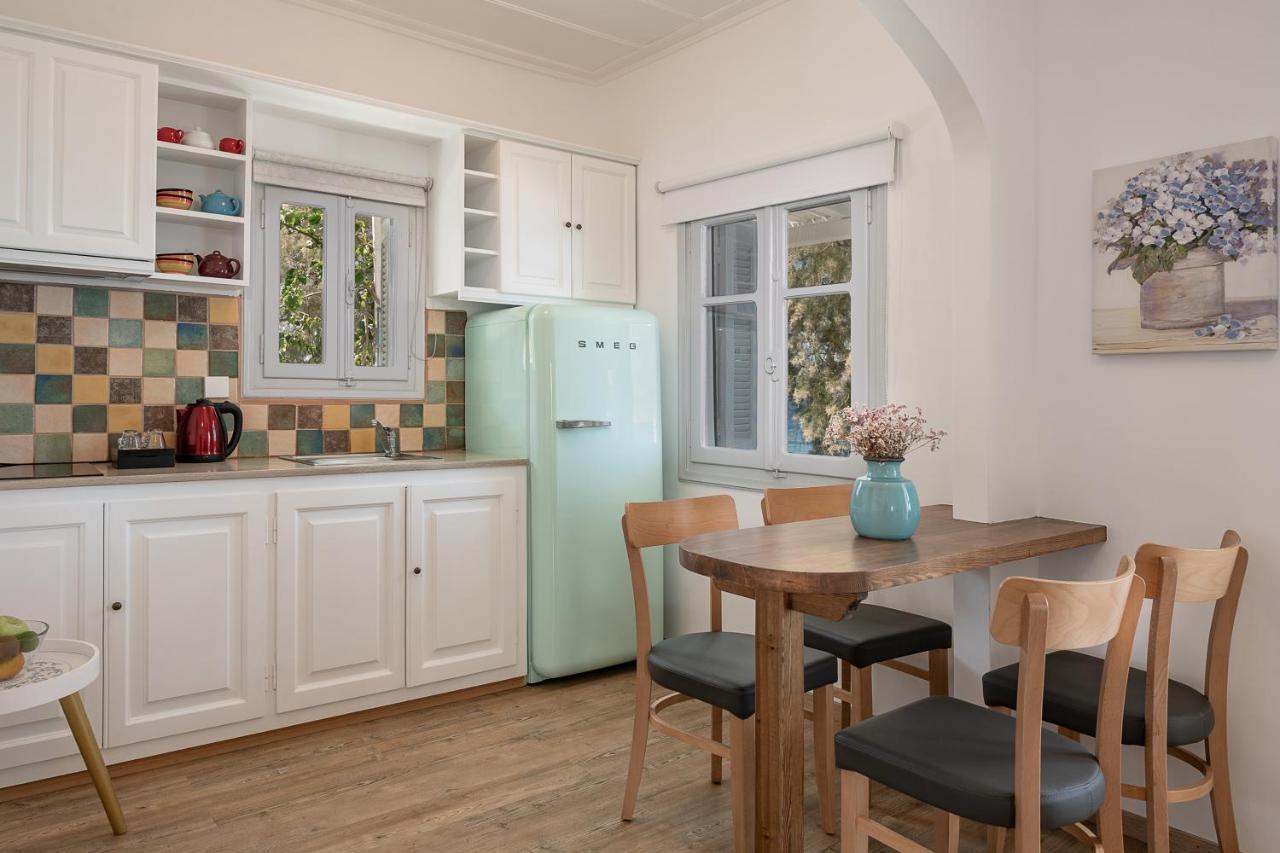 Four Seasons Hydra Luxury Suites Екстериор снимка