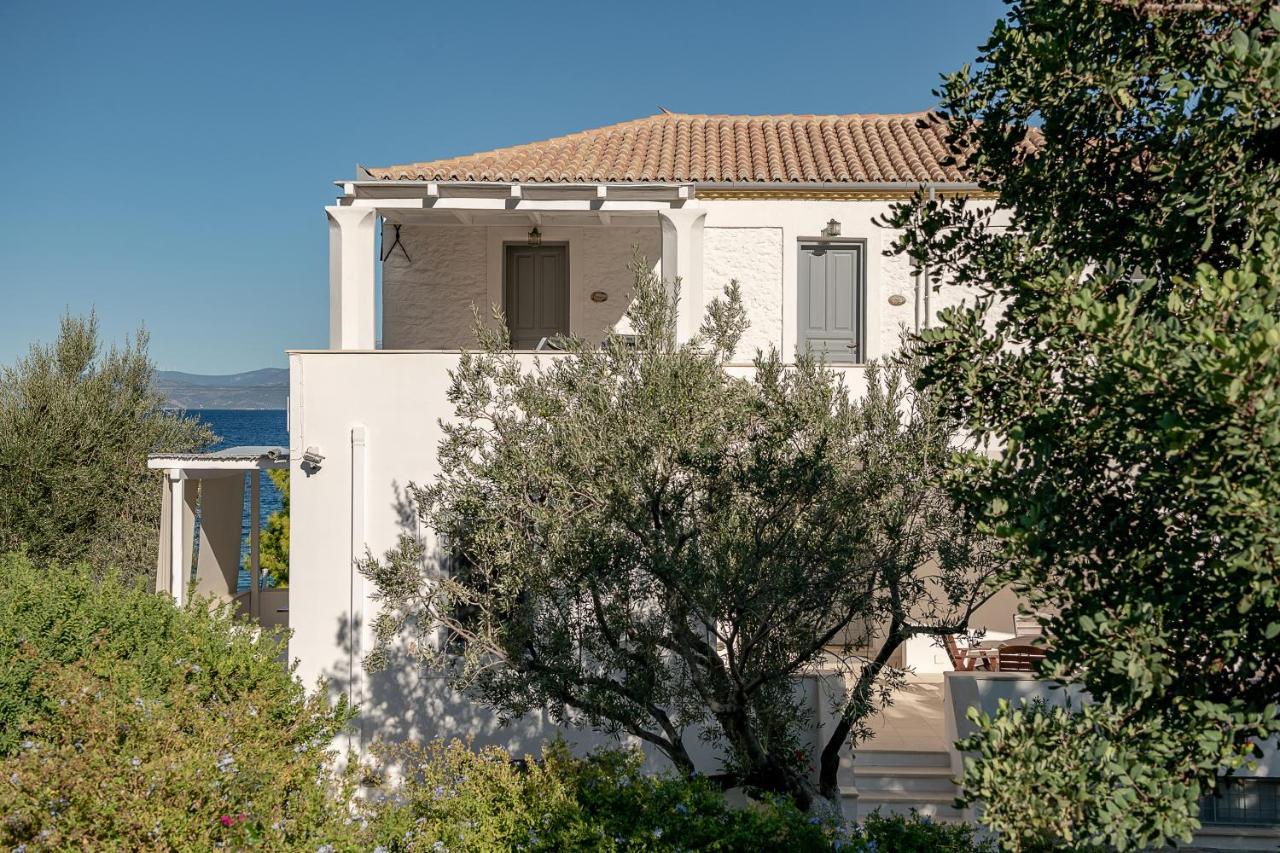Four Seasons Hydra Luxury Suites Екстериор снимка