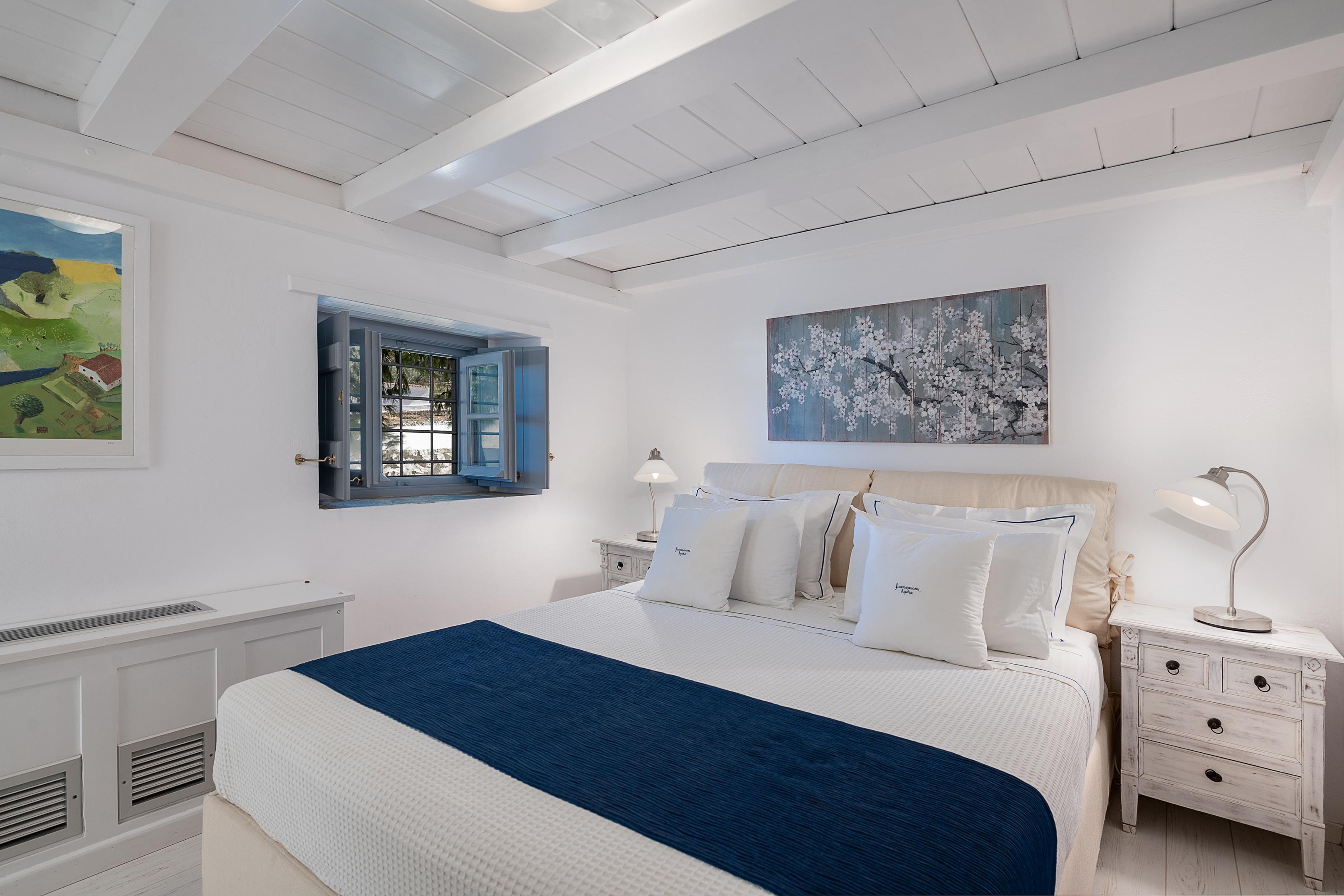 Four Seasons Hydra Luxury Suites Екстериор снимка